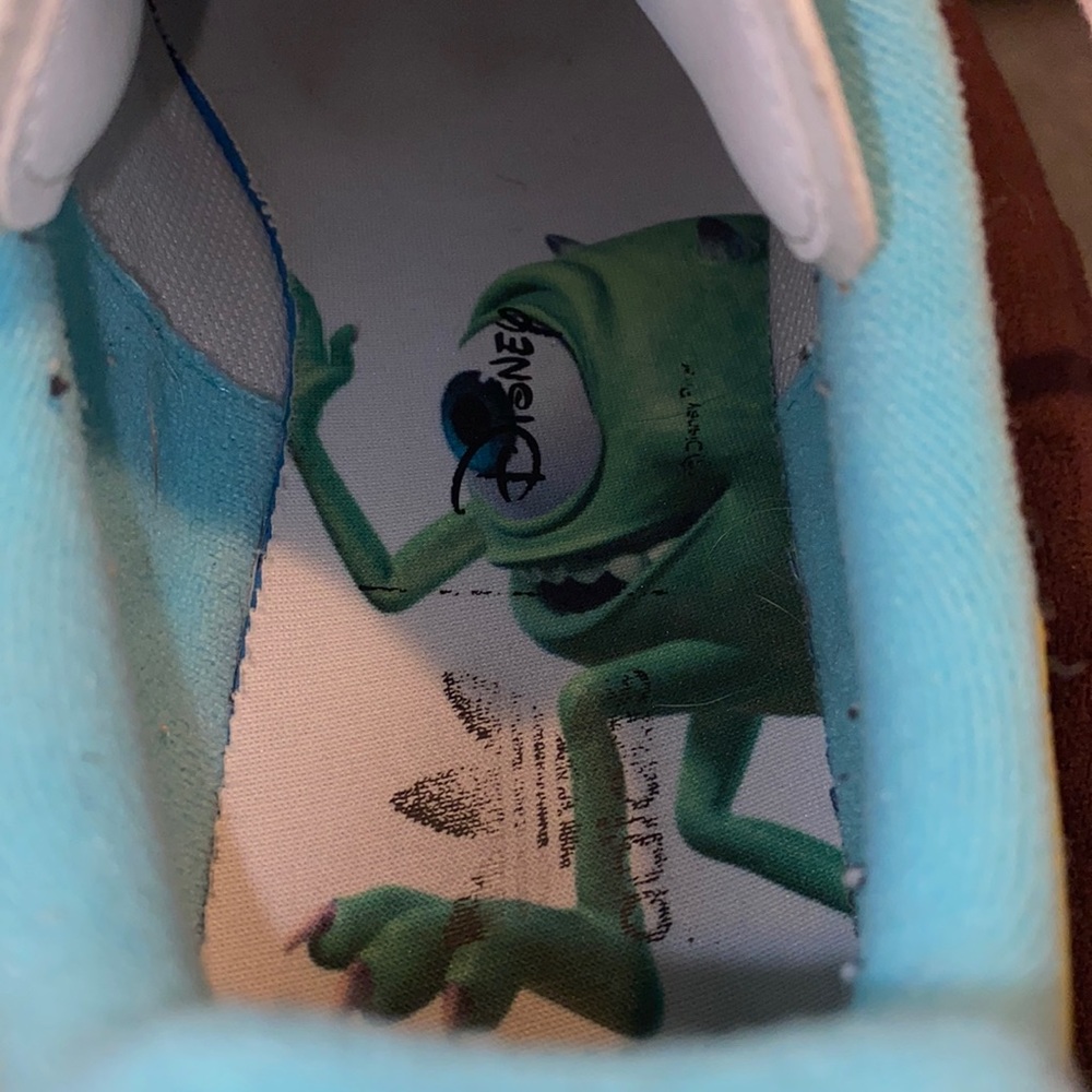 I am selling Adidas shoes